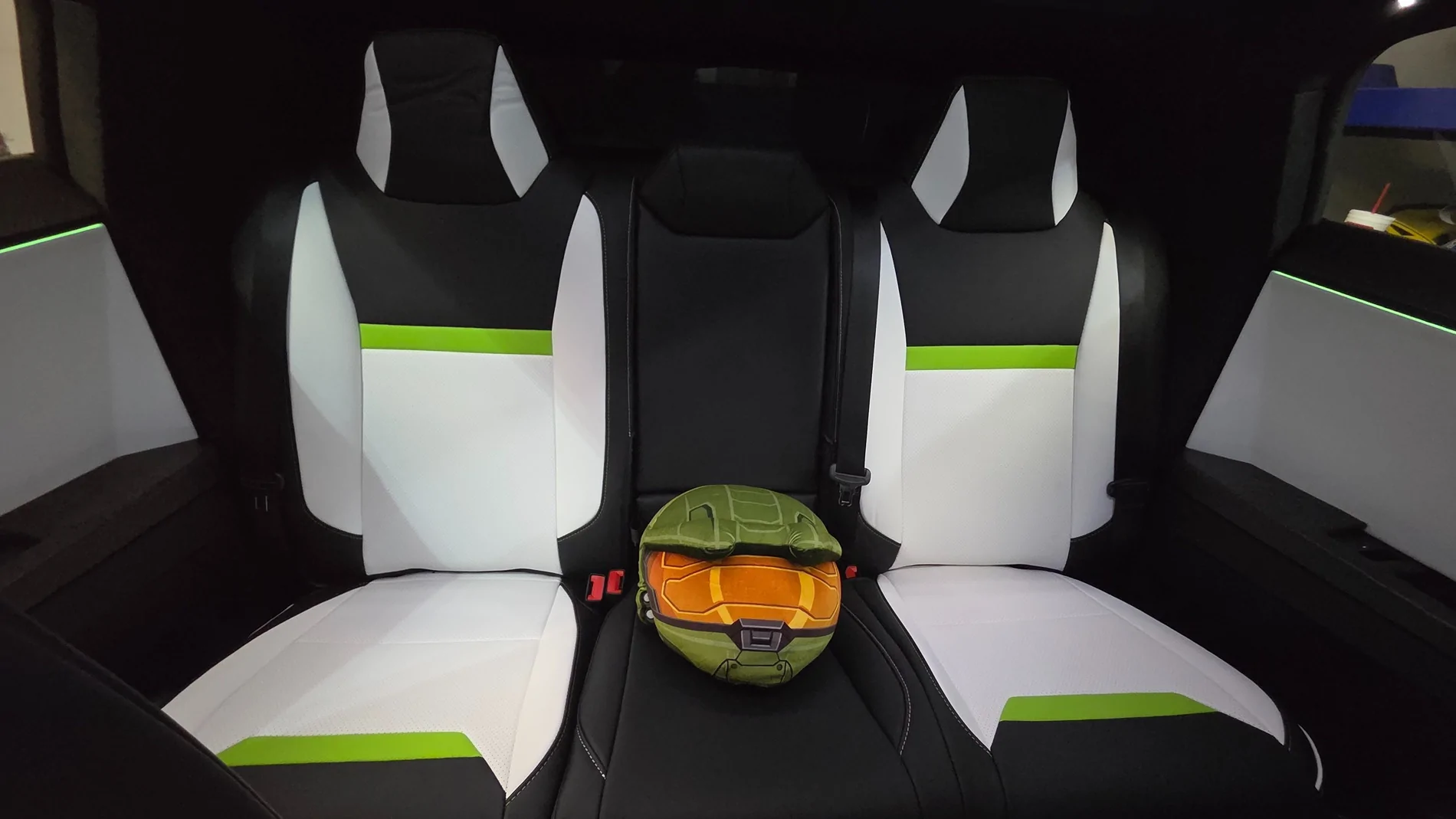 Tesla Cybertruck Cybertruck Seat Covers in Nappa Leather Cyber Style from Hansshow - Video and Article 20260120_121230