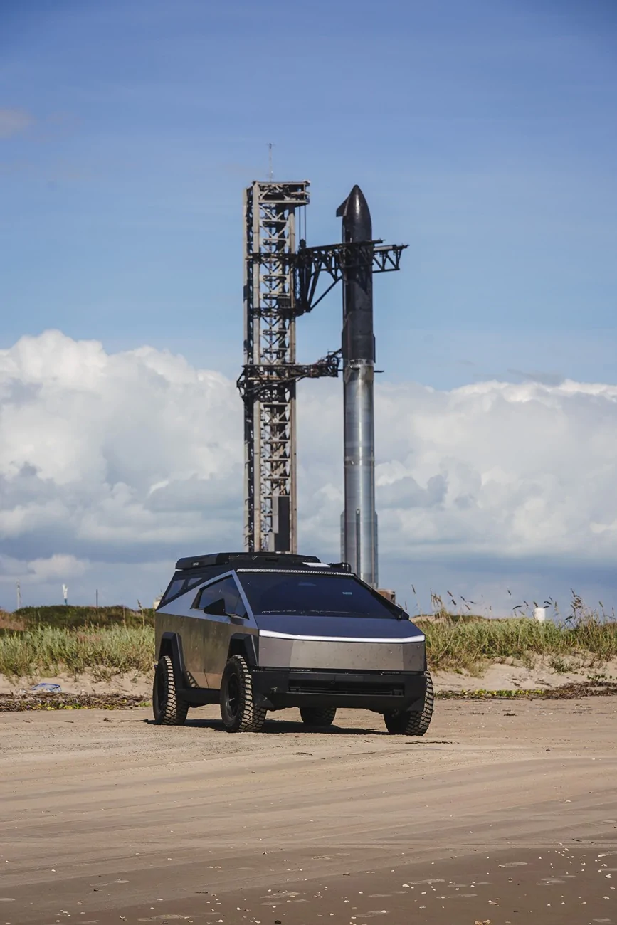 Tesla Cybertruck Camping at Boca Chica Beach for Starship Flight 11 Launch DSC07816