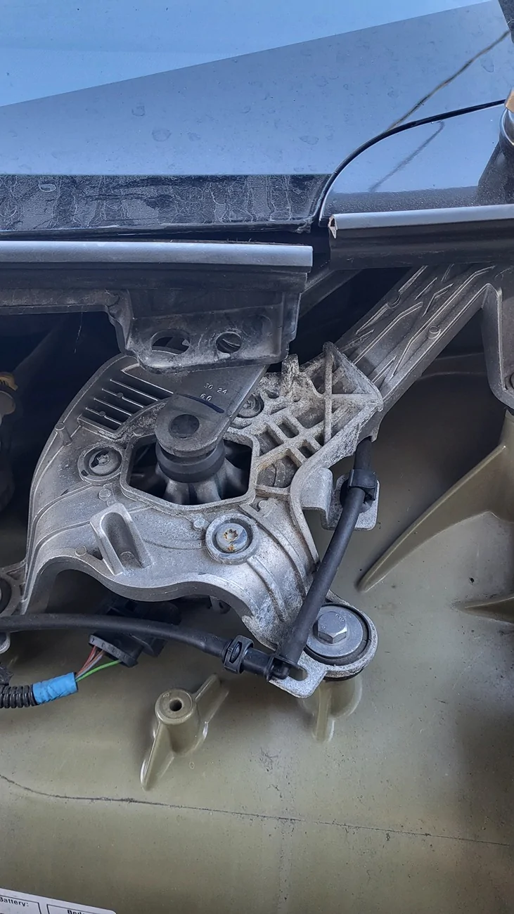 Tesla Cybertruck Not good under the hood.... 20260122_142938