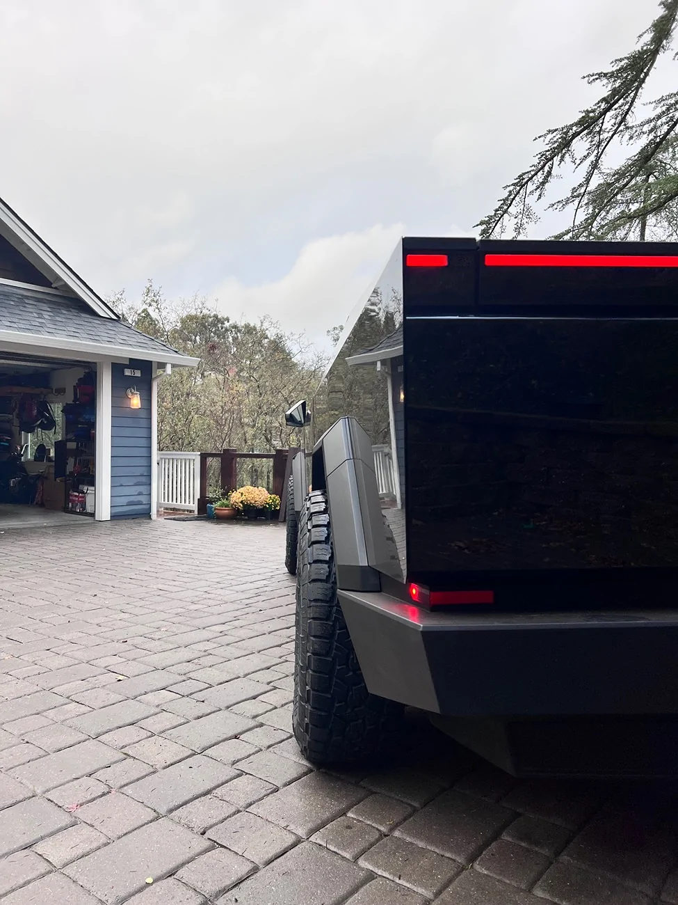 Tesla Cybertruck 35” Tires - Anyone running 35's? Any rubbing? IMG_1166