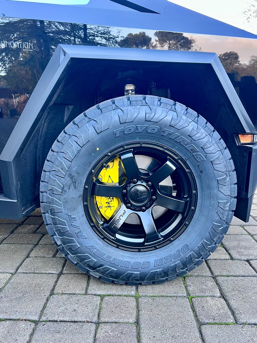 Tesla Cybertruck 35” Tires - Anyone running 35's? Any rubbing? IMG_1124