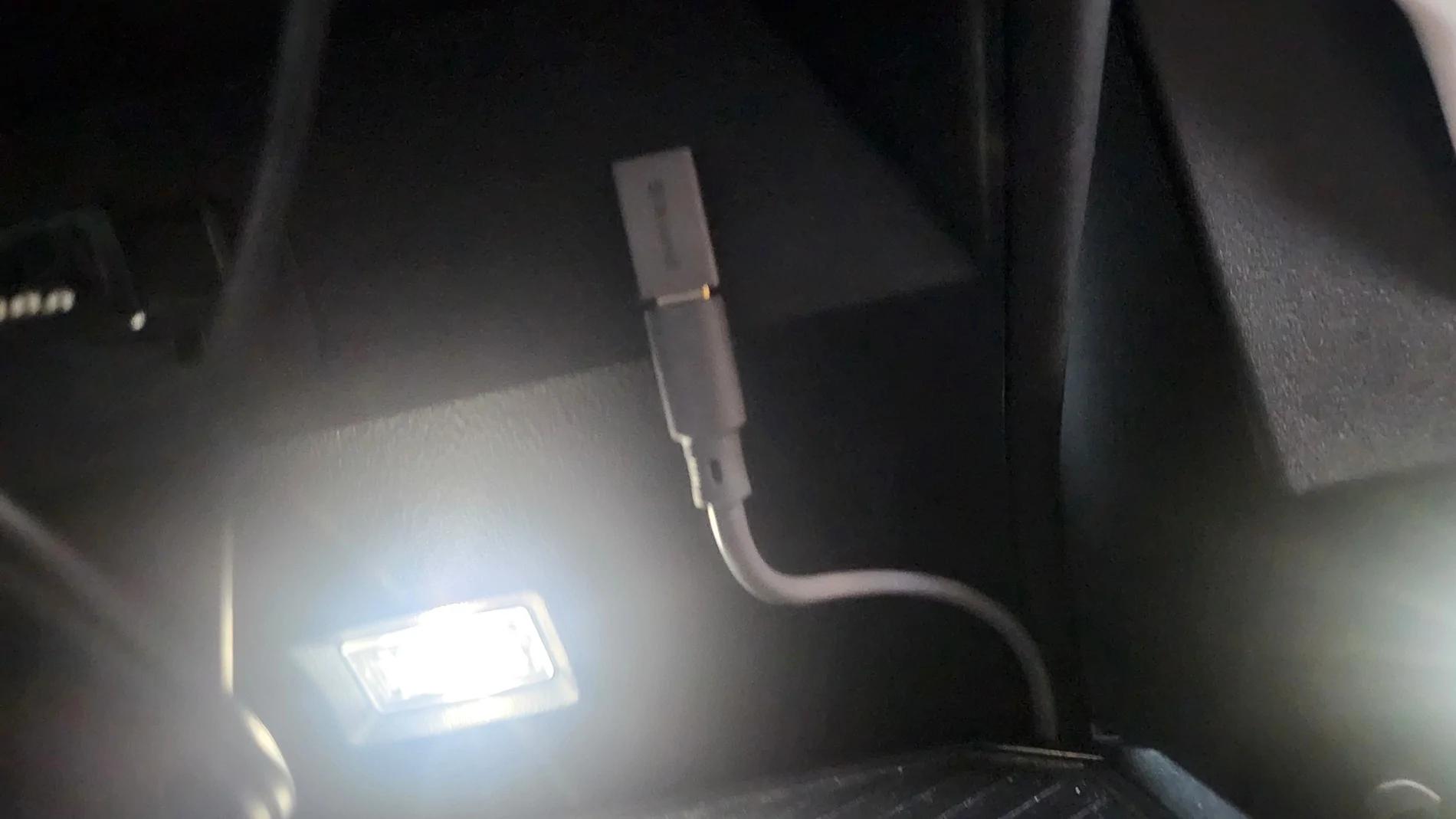 Tesla Cybertruck Convenient Starlink Mini dashboard mount + Video 20260106_115358