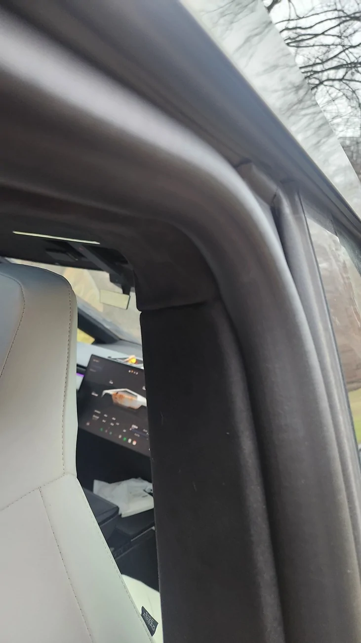 Tesla Cybertruck Convenient Starlink Mini dashboard mount + Video 20260106_115229