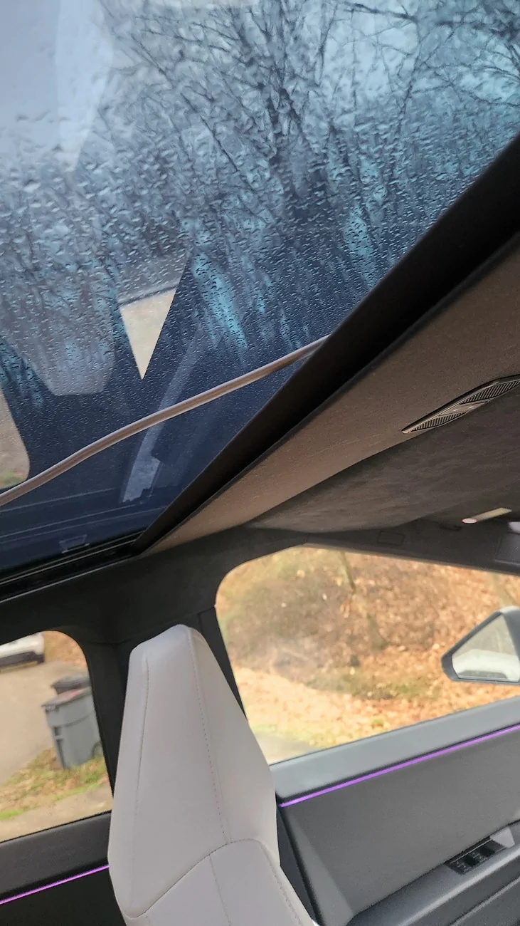 Tesla Cybertruck Convenient Starlink Mini dashboard mount + Video 20260106_115305