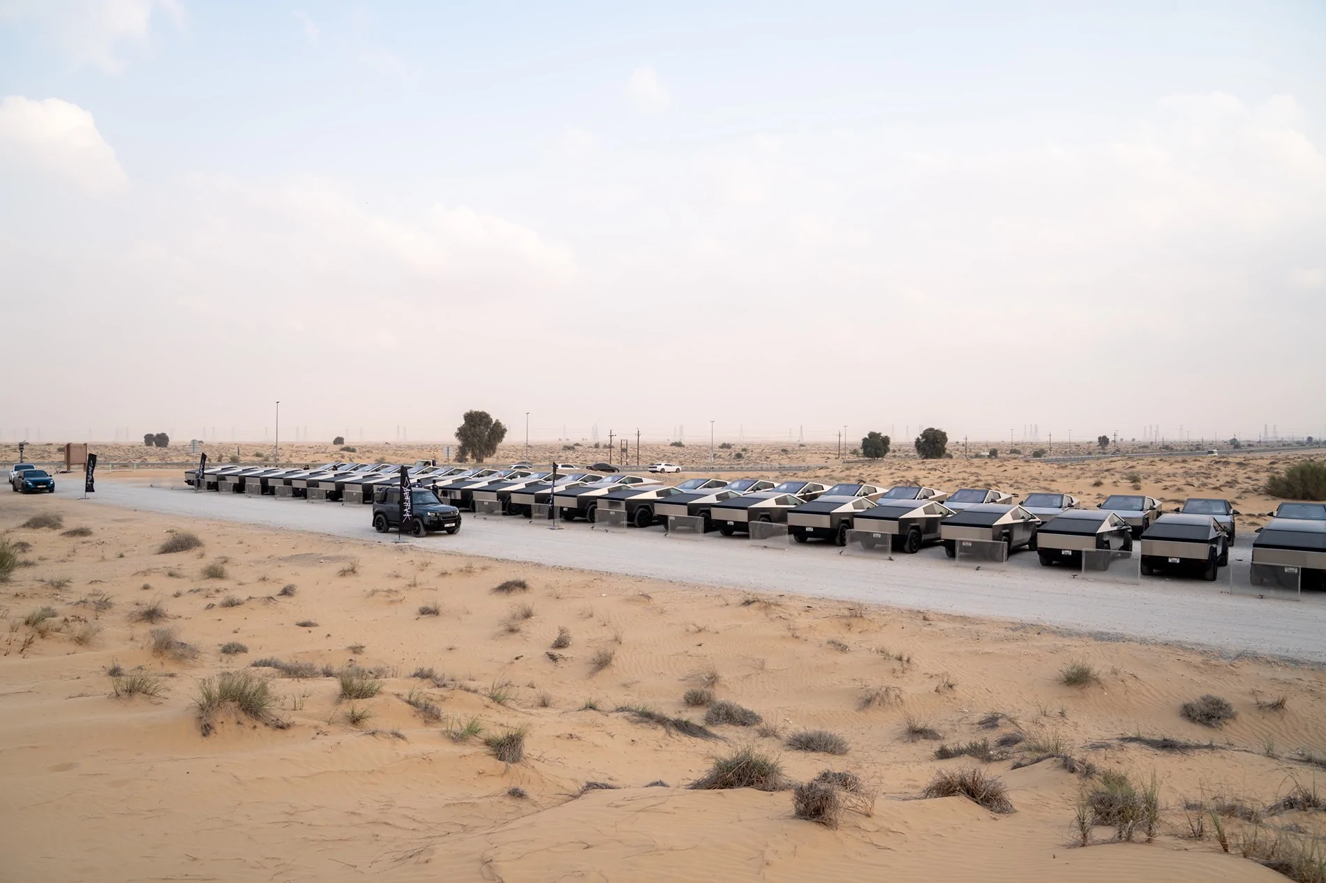 Tesla Cybertruck Video & Pics from first Cybertruck deliveries in the UAE 🇦🇪 G_StlyGbAAEEUIF