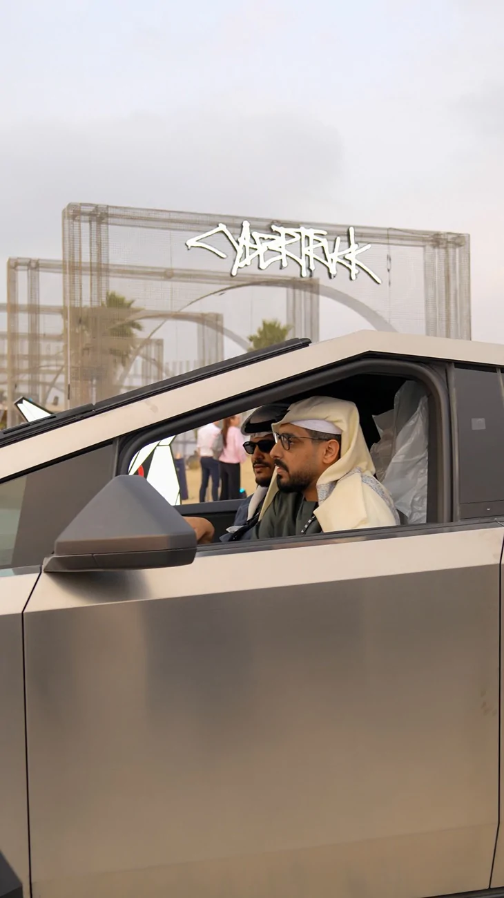 Tesla Cybertruck Video & Pics from first Cybertruck deliveries in the UAE 🇦🇪 G_StlwIaAAACHEY