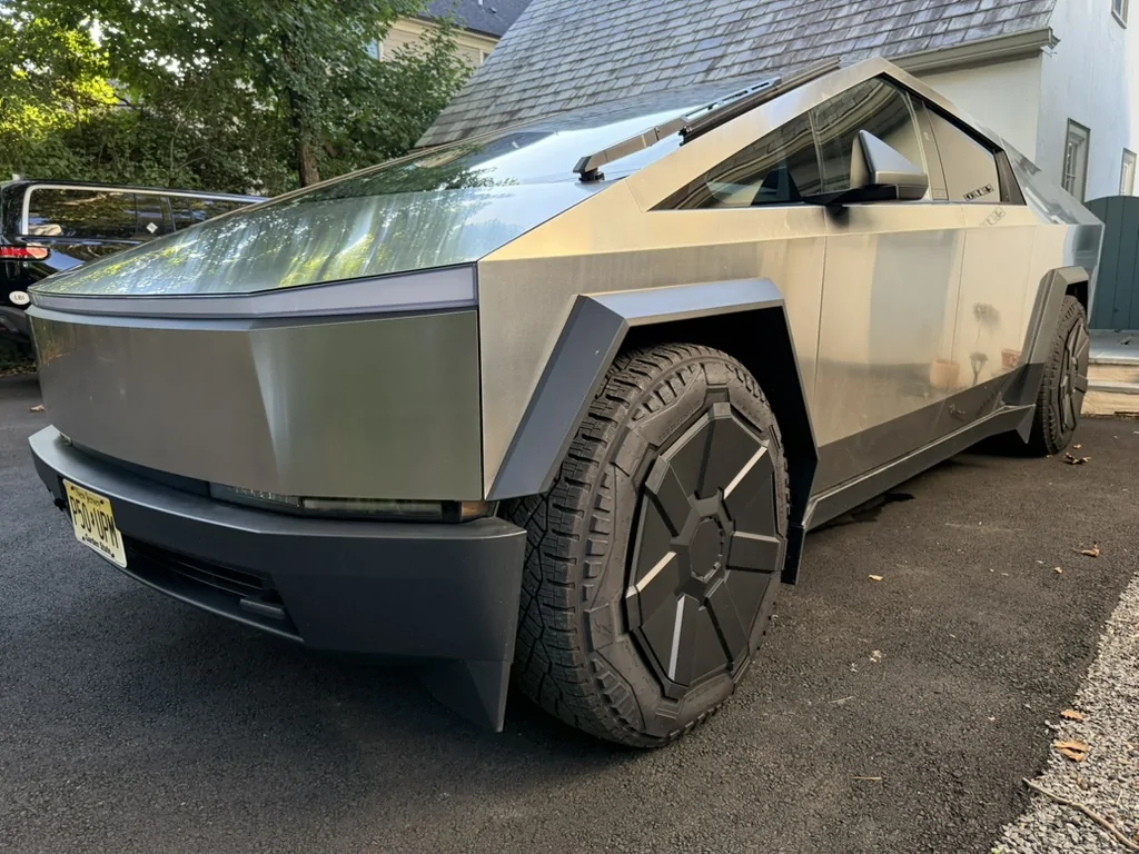 Tesla Cybertruck 3W Floor Mats Giveaway | What maintenance have you done for your Cybertruck this month? 6A2EC0AC-3CB2-4572-8751-4119EAA748BB_1_105_c