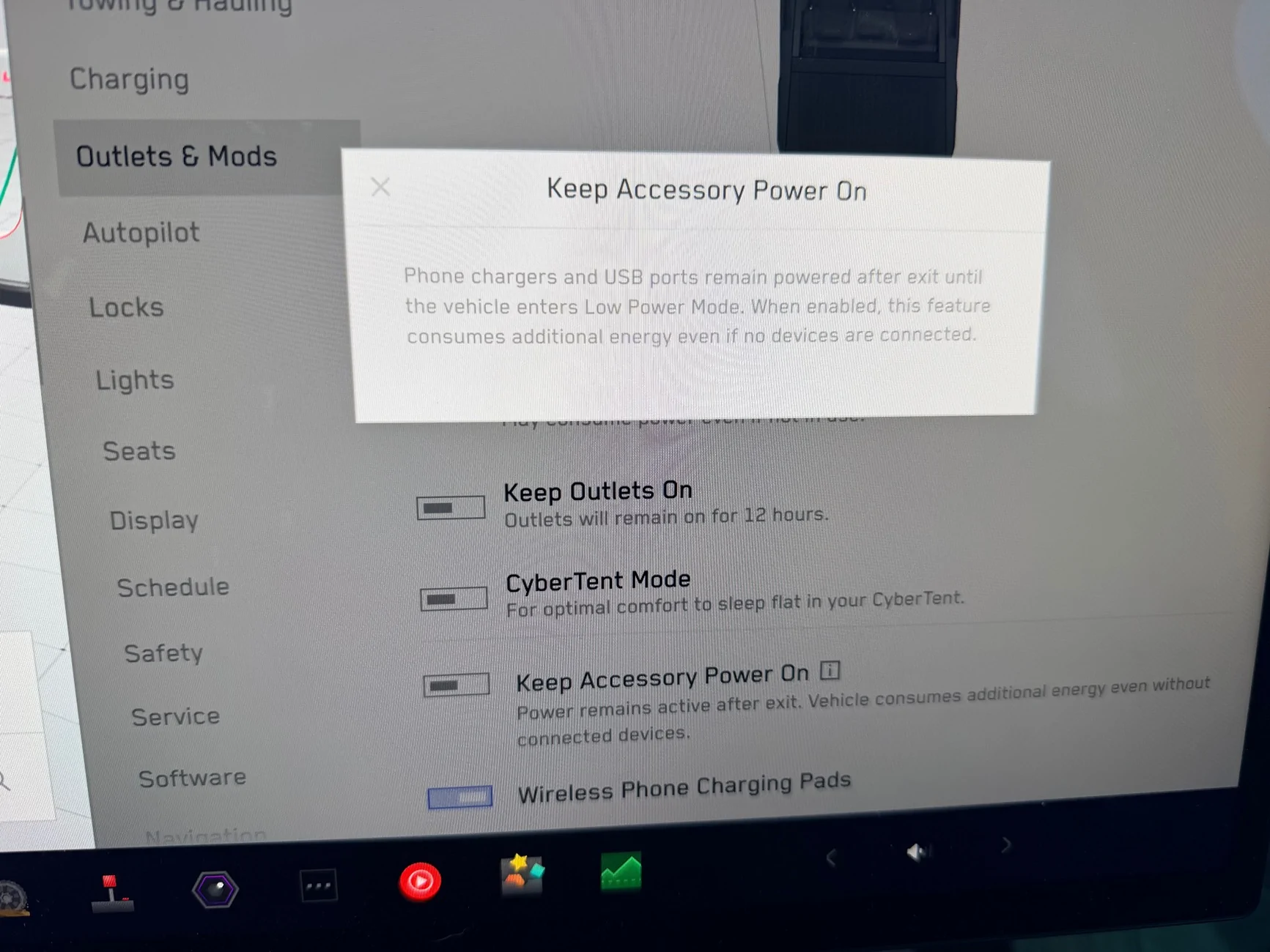 Tesla Cybertruck intermittent power to usb-c when truck's locked IMG_0495