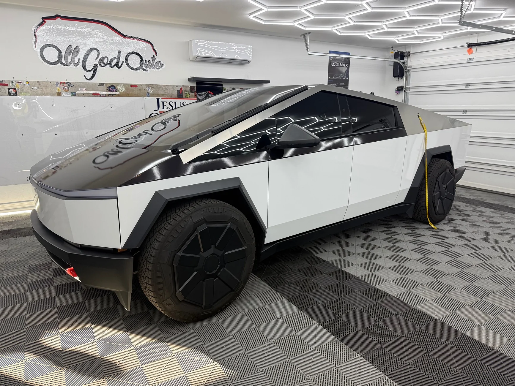 Tesla Cybertruck What did you do TO / WITH your Cybertruck today? 👨🏻‍🔧🧰🚿🛠 IMG_6239