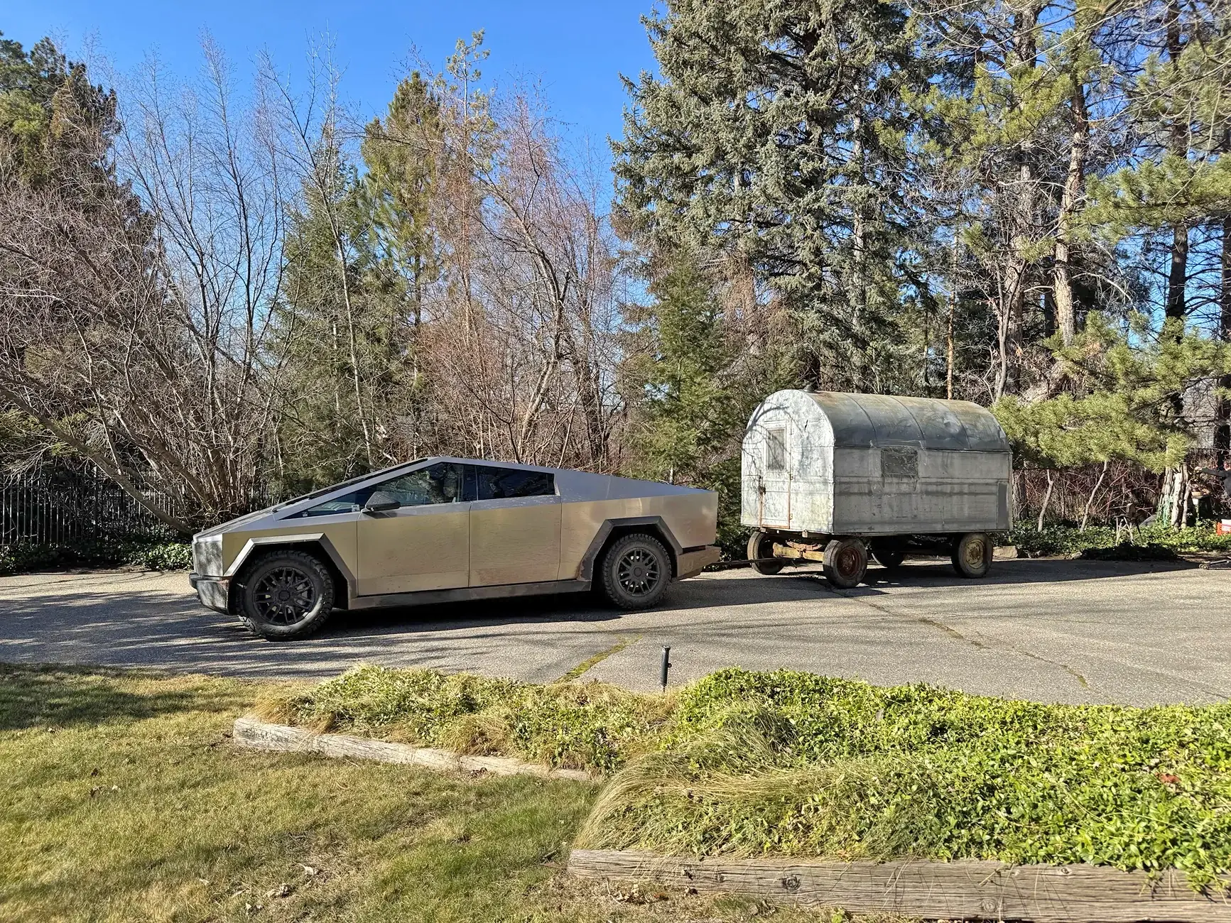 Tesla Cybertruck Future meets the past. Cybertruck tows vintage sheep camp trailer. 112996-6a442145541768cef880d040e407dfc0 (1)