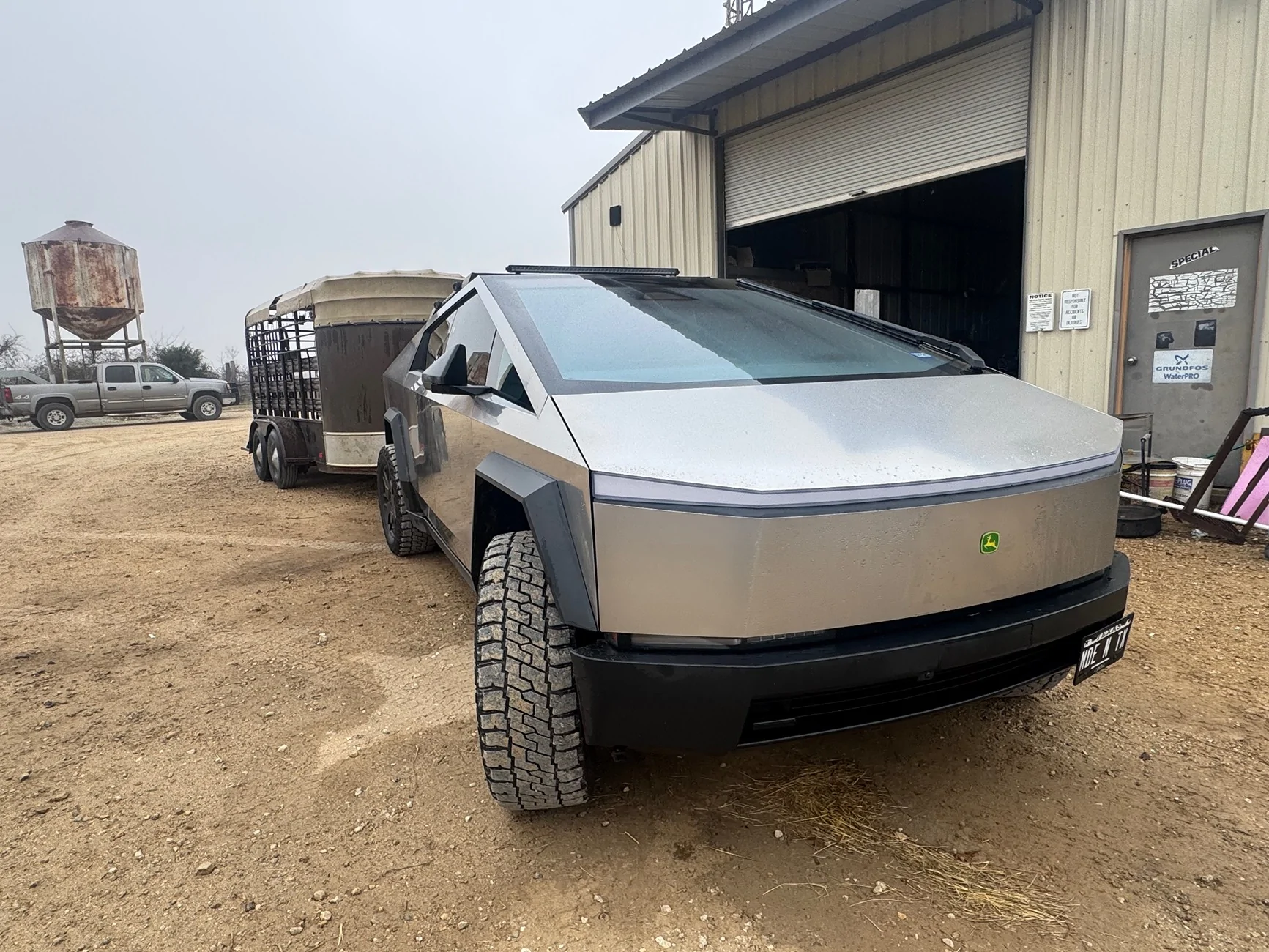 Tesla Cybertruck What Are You Hauling in your Cybertruck? 🦾 👷‍♂️ IMG_4775