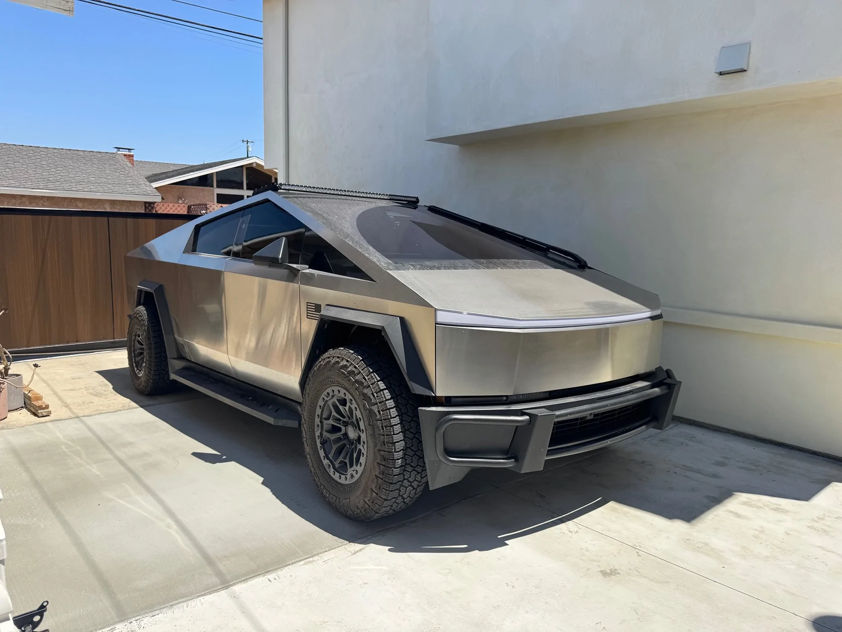 Tesla Cybertruck Martian Wheels 18" Cyber Rover beadlock wheels on Cybertruck IMG_7497