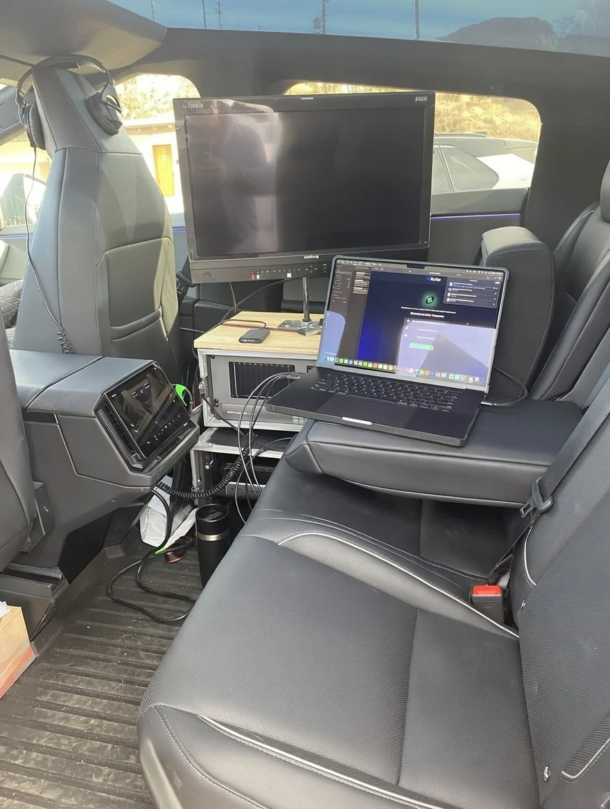 Tesla Cybertruck What did you do TO / WITH your Cybertruck today? 👨🏻‍🔧🧰🚿🛠 IMG_1251