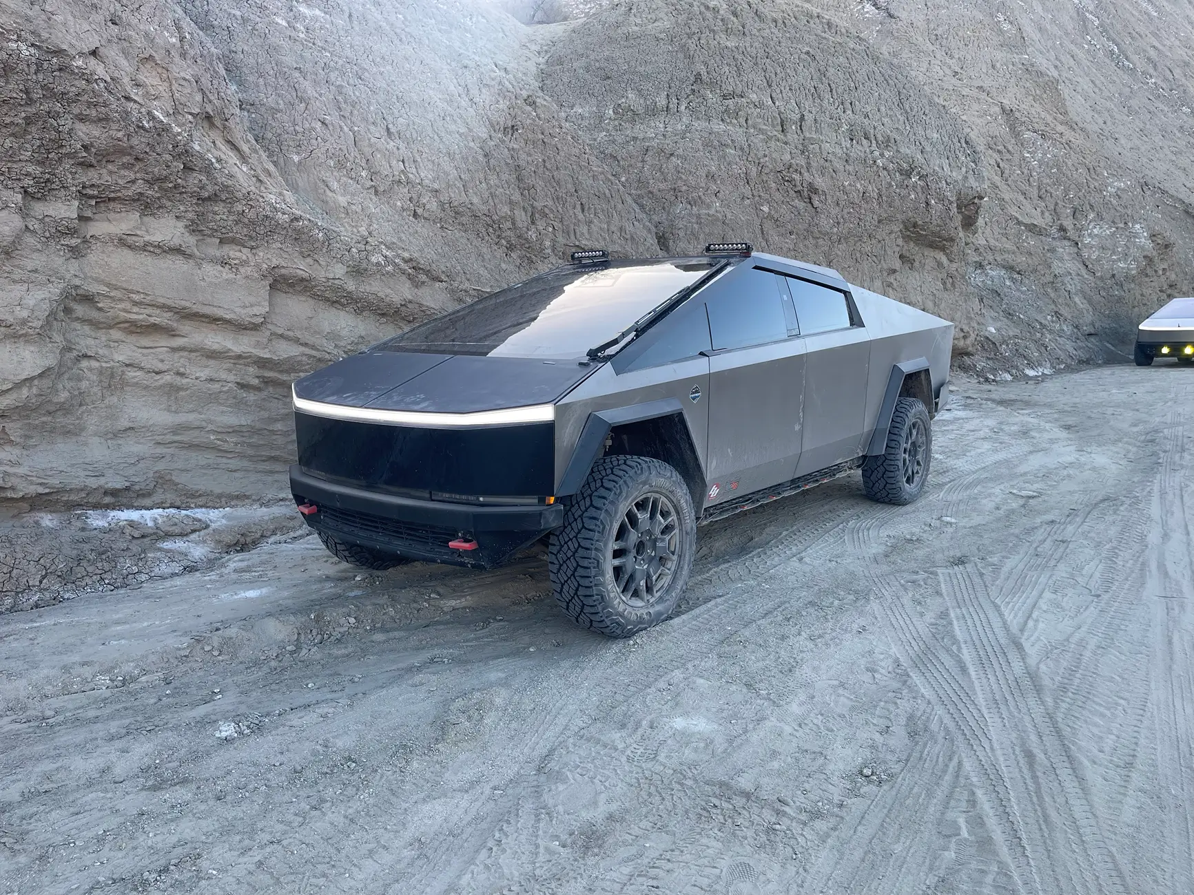 Tesla Cybertruck Cybertruckco Sport Rack & Rear Crossbars installed tempImagecrgQGO