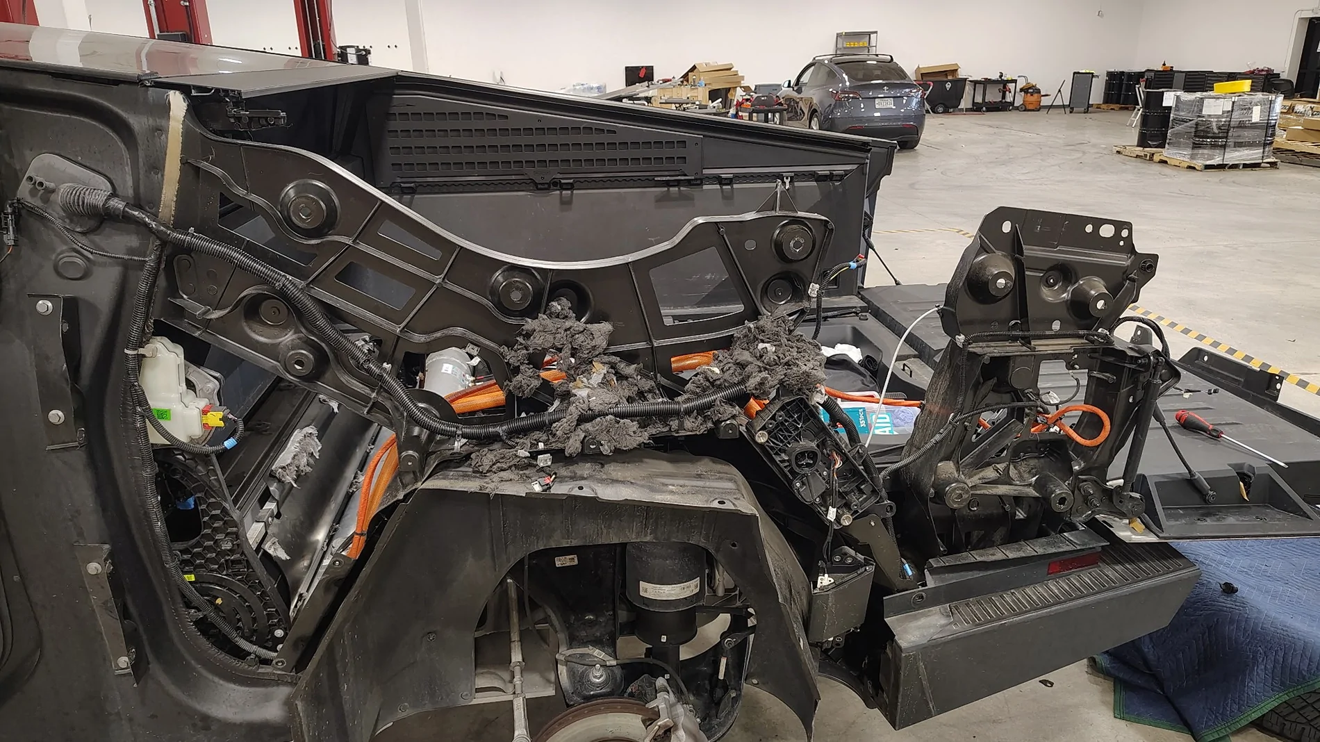 Tesla Cybertruck Rats in Blitzen: A Cyberbeast Crime Scene (and the Tesla Crew Who Saved Christmas) 2024848788545405153