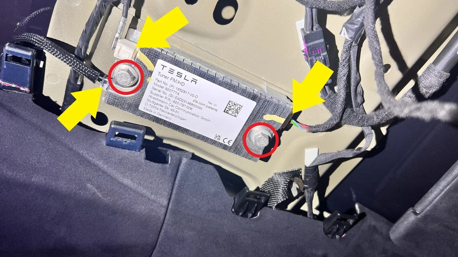 Tesla Cybertruck 2026 AWD CT w/Poor FM Radio Reception GUID-565541E7-64A1-433A-B4BB-F0994AD13E9C-online-en-US
