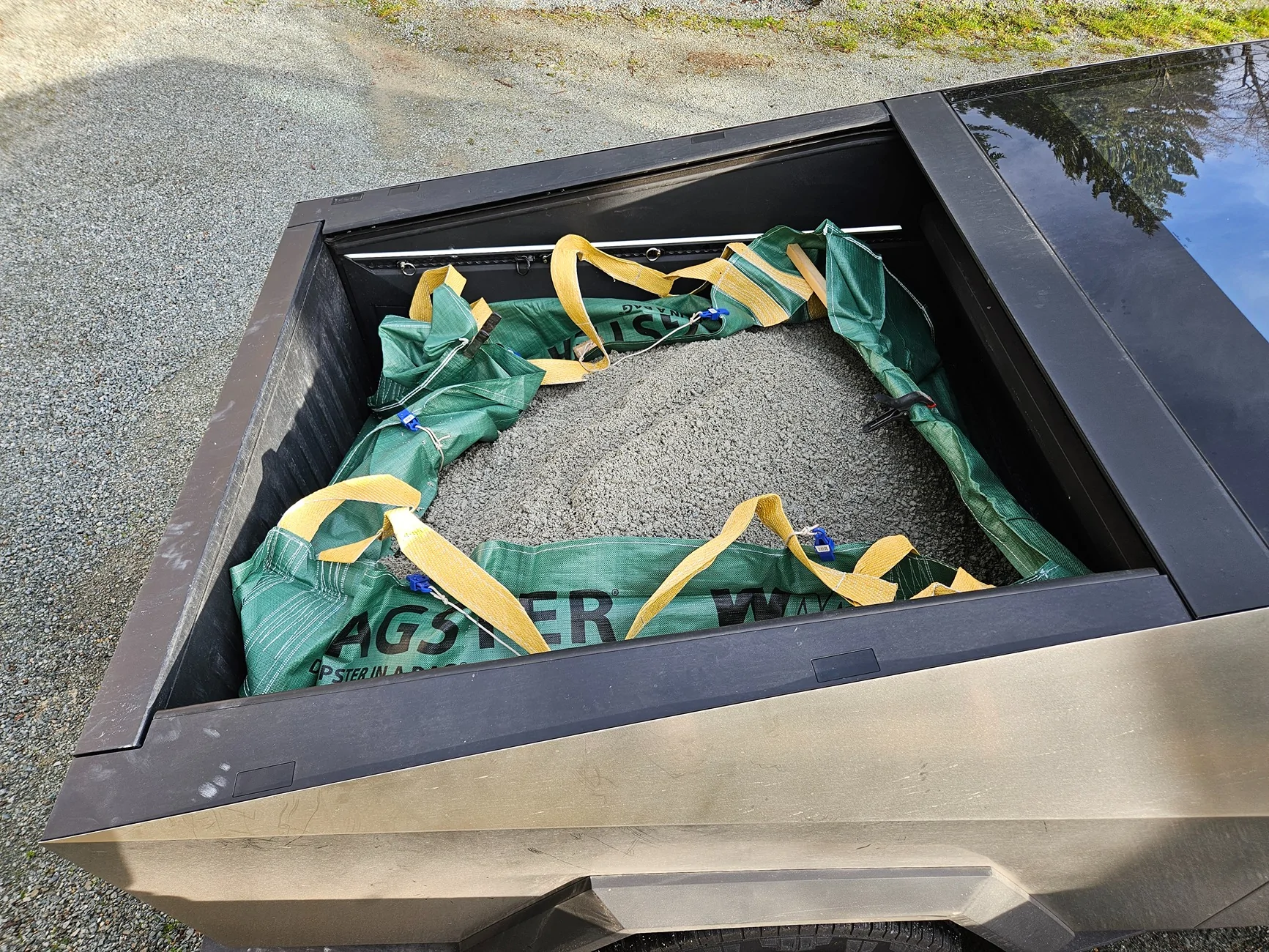 Tesla Cybertruck Bed liner - is it necessary?  What do you like? 20260204_145816