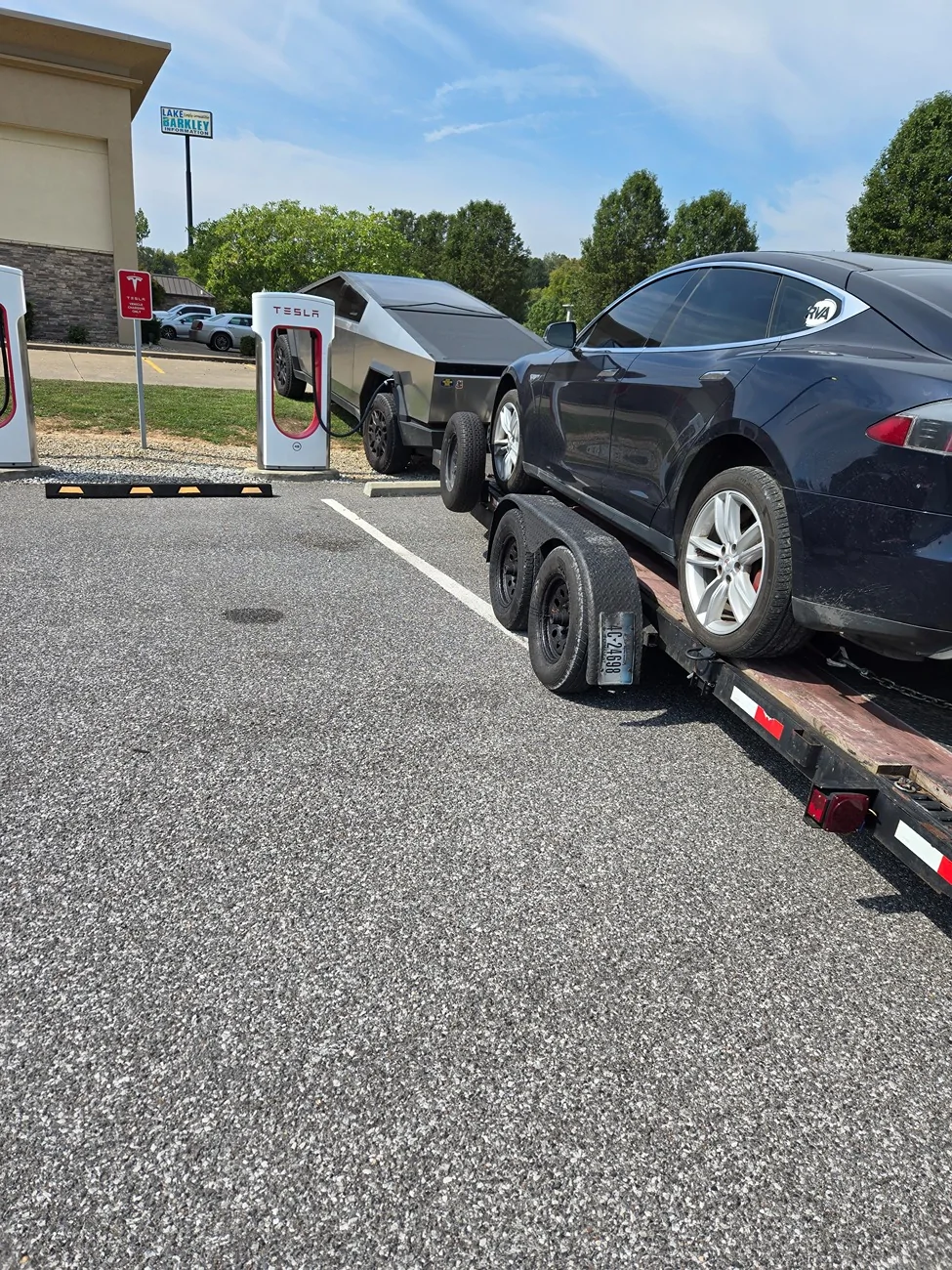 Tesla Cybertruck Charging Stops While Pulling a Trailer 1000007142