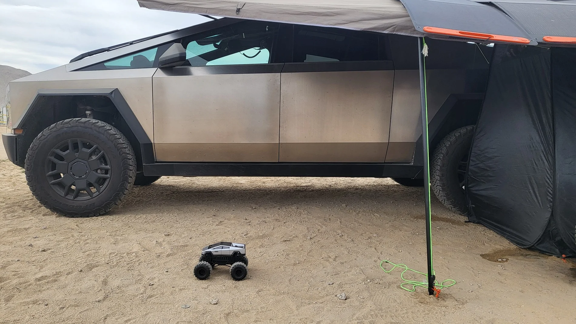 Tesla Cybertruck King Of The Hammers 2026 and Cybertruck 20260205_141021