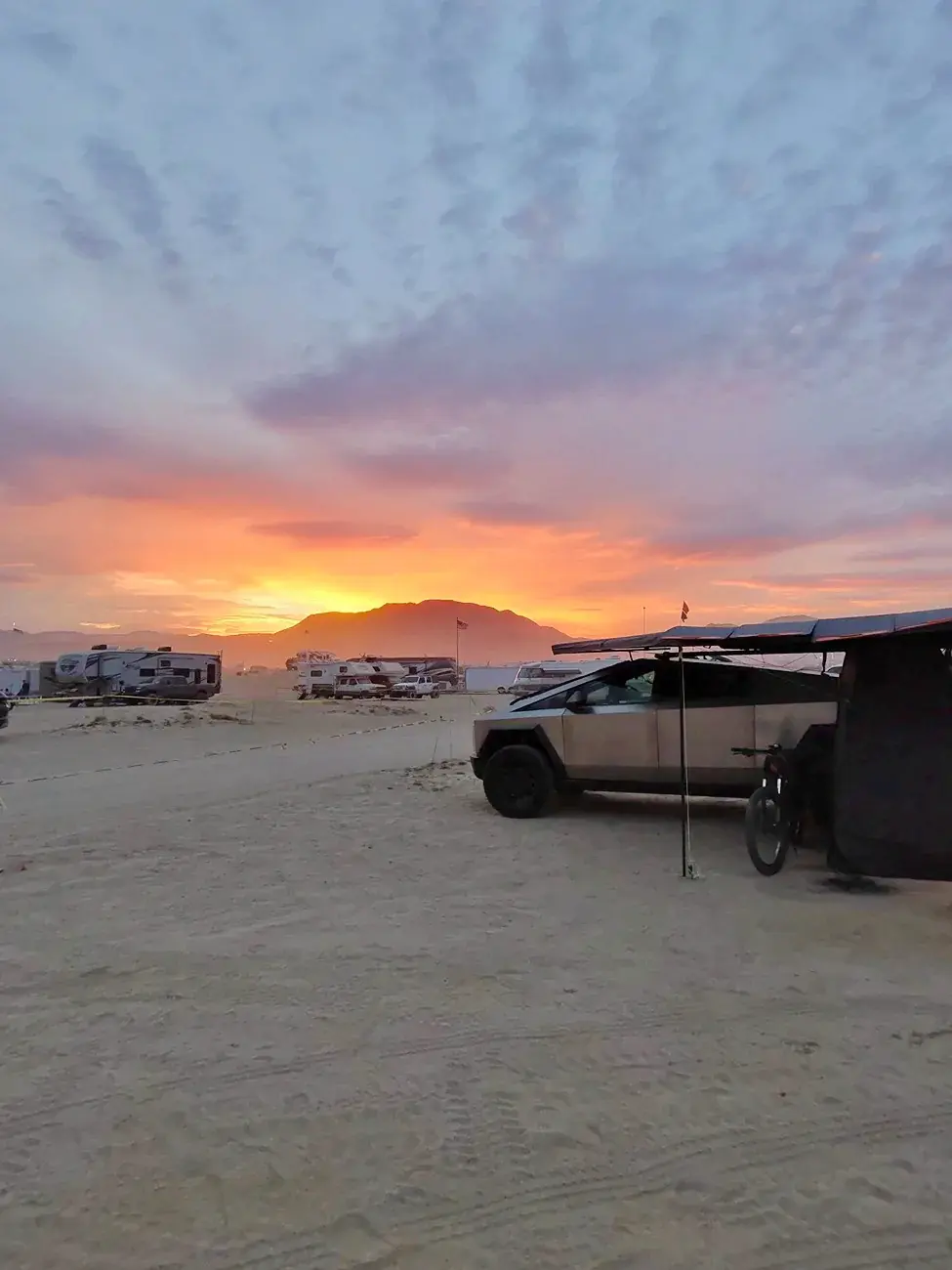 Tesla Cybertruck King Of The Hammers 2026 and Cybertruck 113633-3e1d7e40a1c36cae522165da3d713c32 (1)