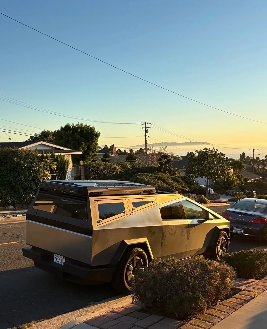 Tesla Cybertruck Introducing Urander CyberCamp Pano - 360° Panoramic Cybertruck Roof Top Tent RTT IMG_1873