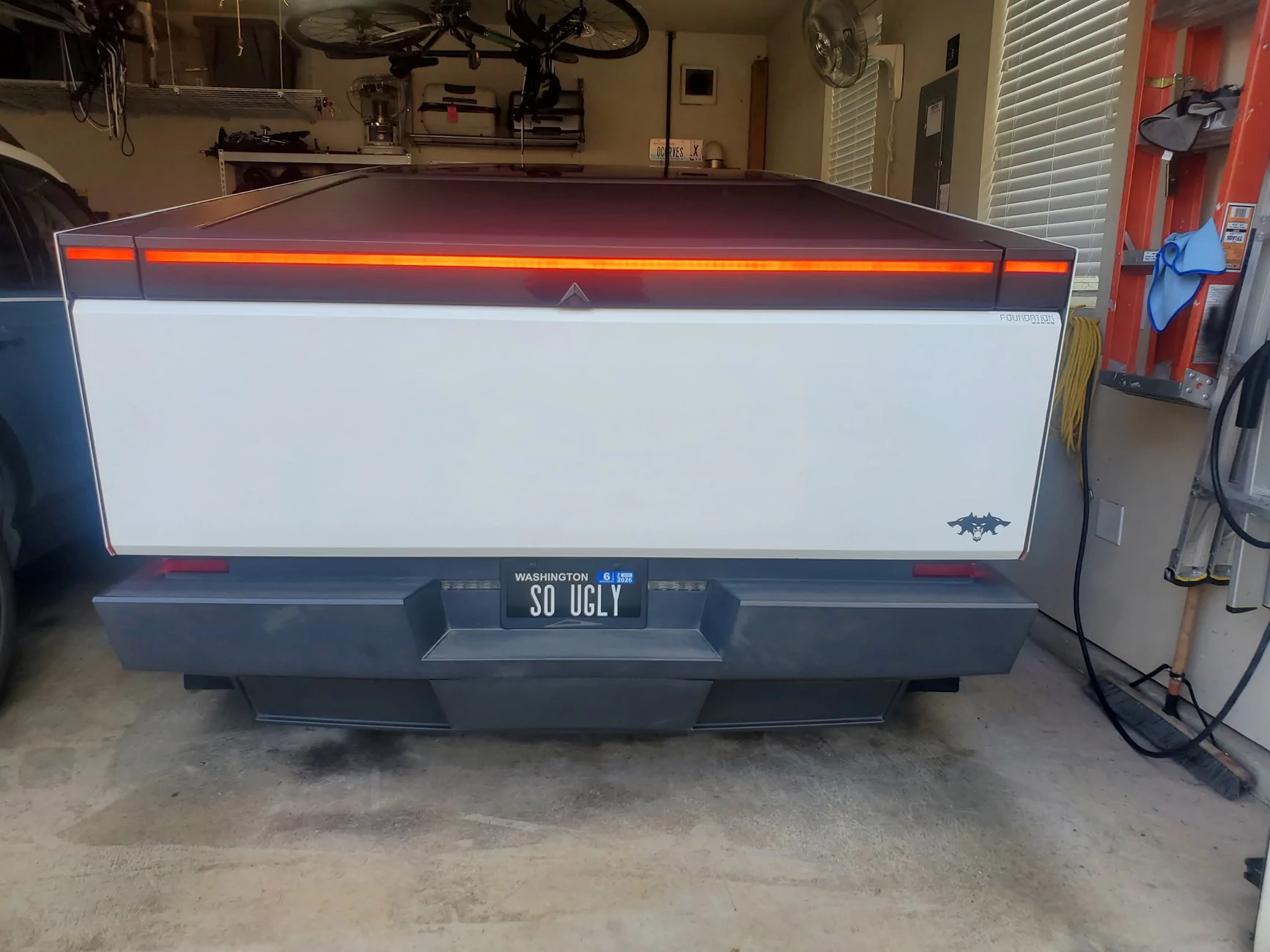 Tesla Cybertruck Custom license plate / vanity plate name for your Cybertruck? sougly