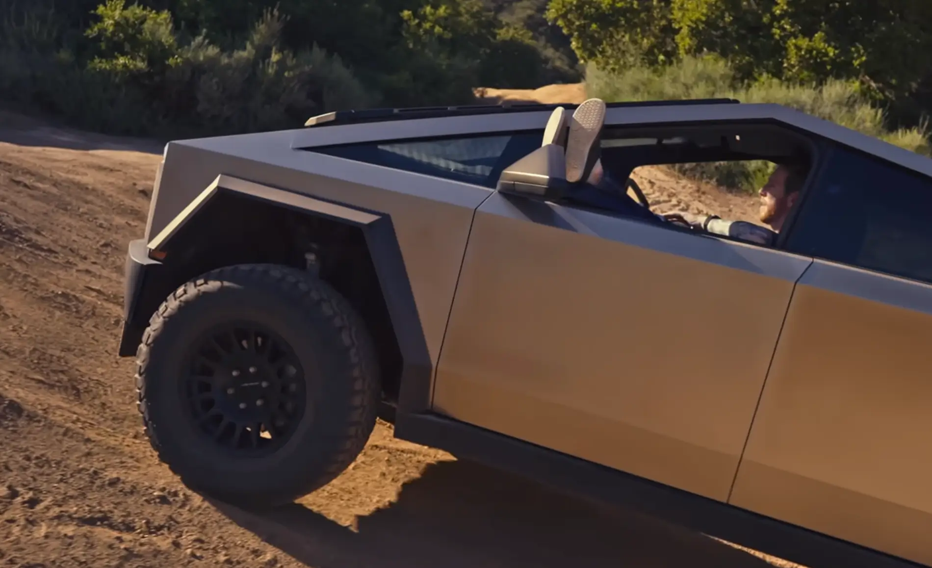 Tesla Cybertruck What is the model of those R18 wheels? Screenshot 2026-01-11 at 20.42.36