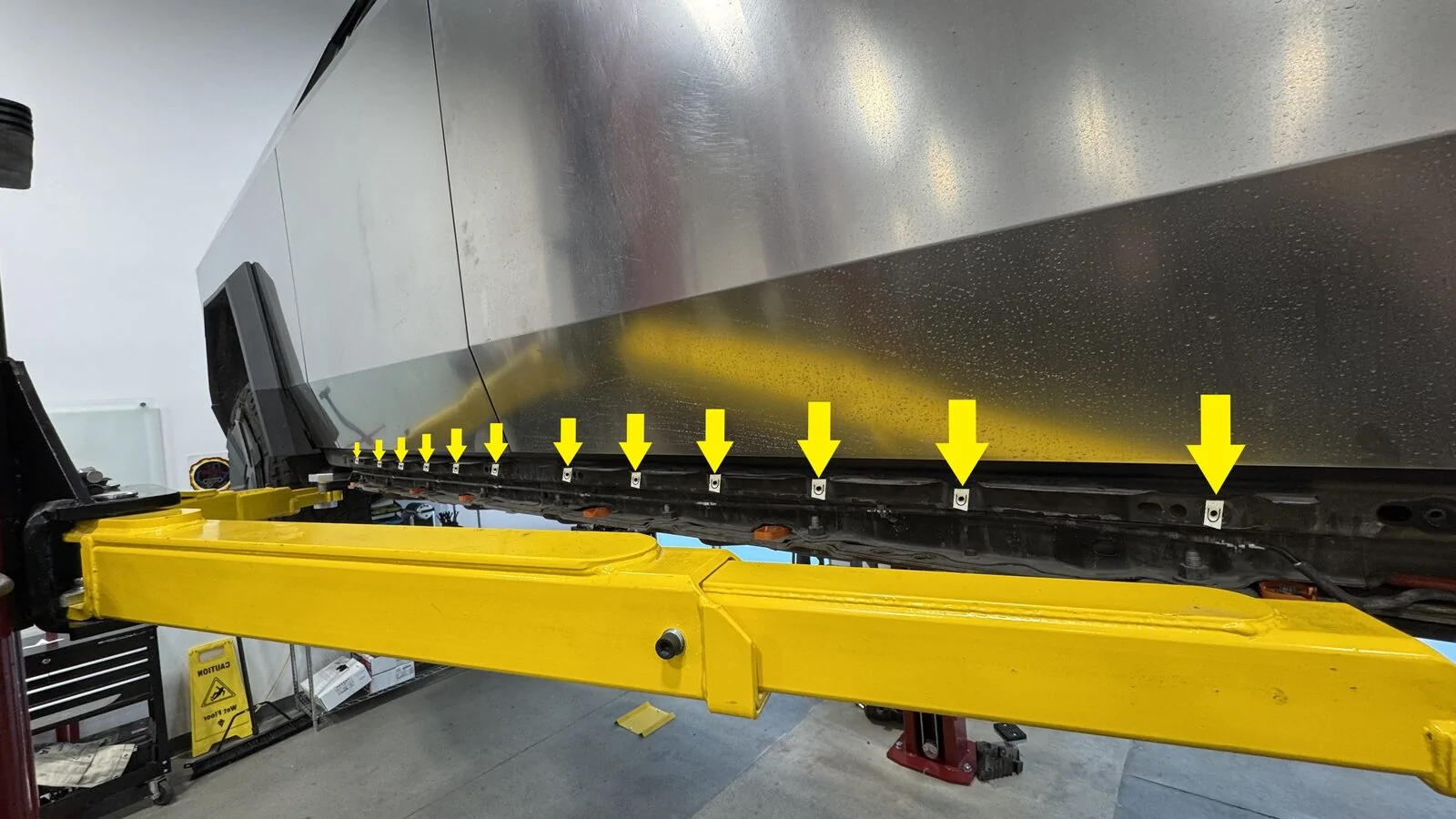 Tesla Cybertruck Tell me the damage GUID-7ECD9A21-4321-4A34-9E51-FFF176A1B052-online-en-US