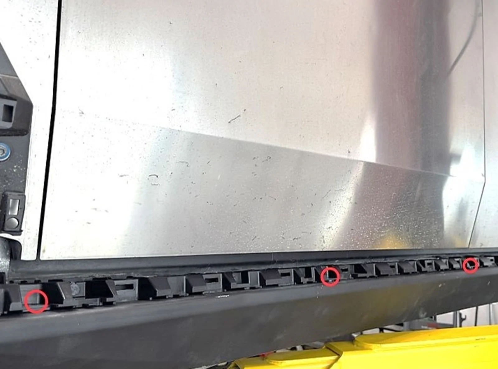 Tesla Cybertruck Tell me the damage GUID-4071ACFF-2AFB-4C80-BB94-9E456C0203F5-online-en-US