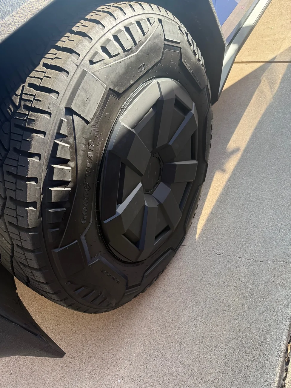 Tesla Cybertruck What did you do TO / WITH your Cybertruck today? 👨🏻‍🔧🧰🚿🛠 IMG_1153
