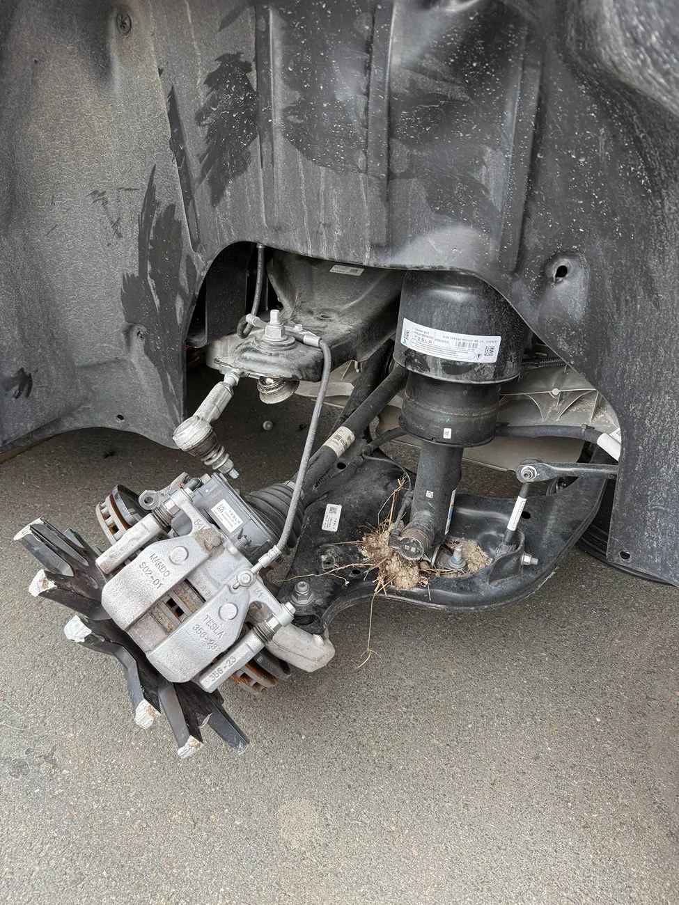 Tesla Cybertruck Cybertruck repair after major accident (damage to aluminum structure, engine subframe and steering rack) photo_2026-02-25_15-54-36