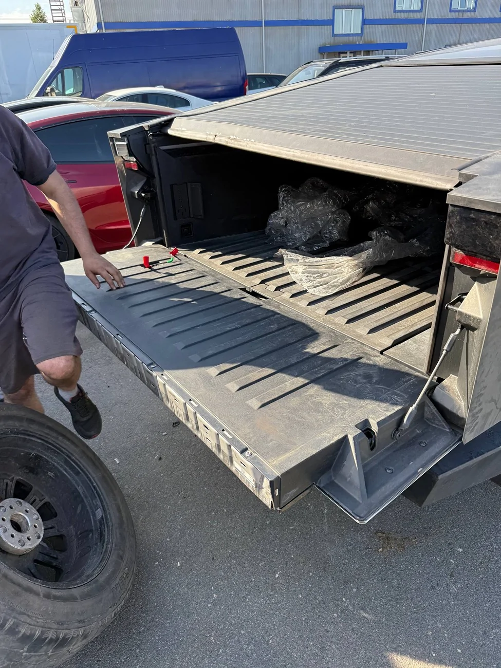 Tesla Cybertruck Cybertruck repair after major accident (damage to aluminum structure, engine subframe and steering rack) photo_2026-02-25_15-55-46