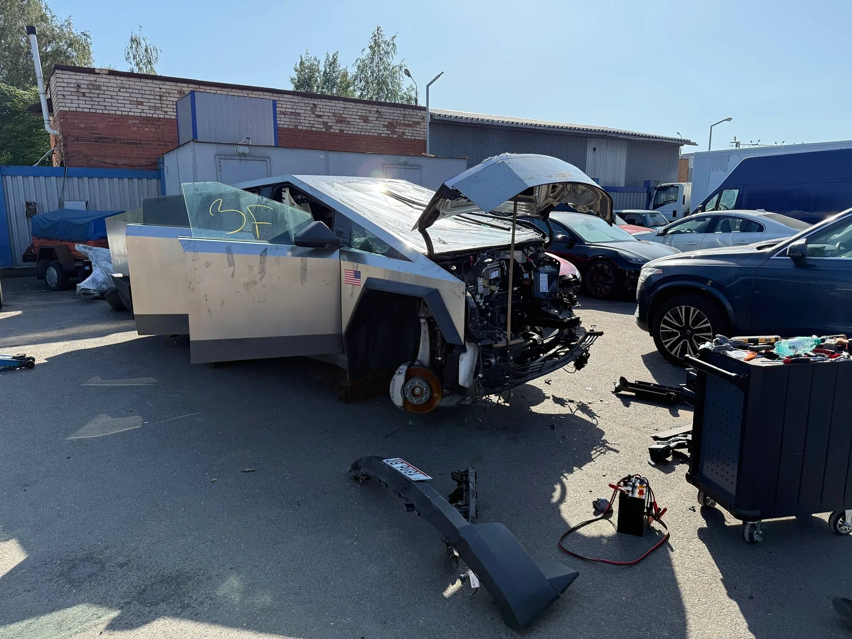Tesla Cybertruck Cybertruck repair after major accident (damage to aluminum structure, engine subframe and steering rack) photo_2026-02-25_15-56-49