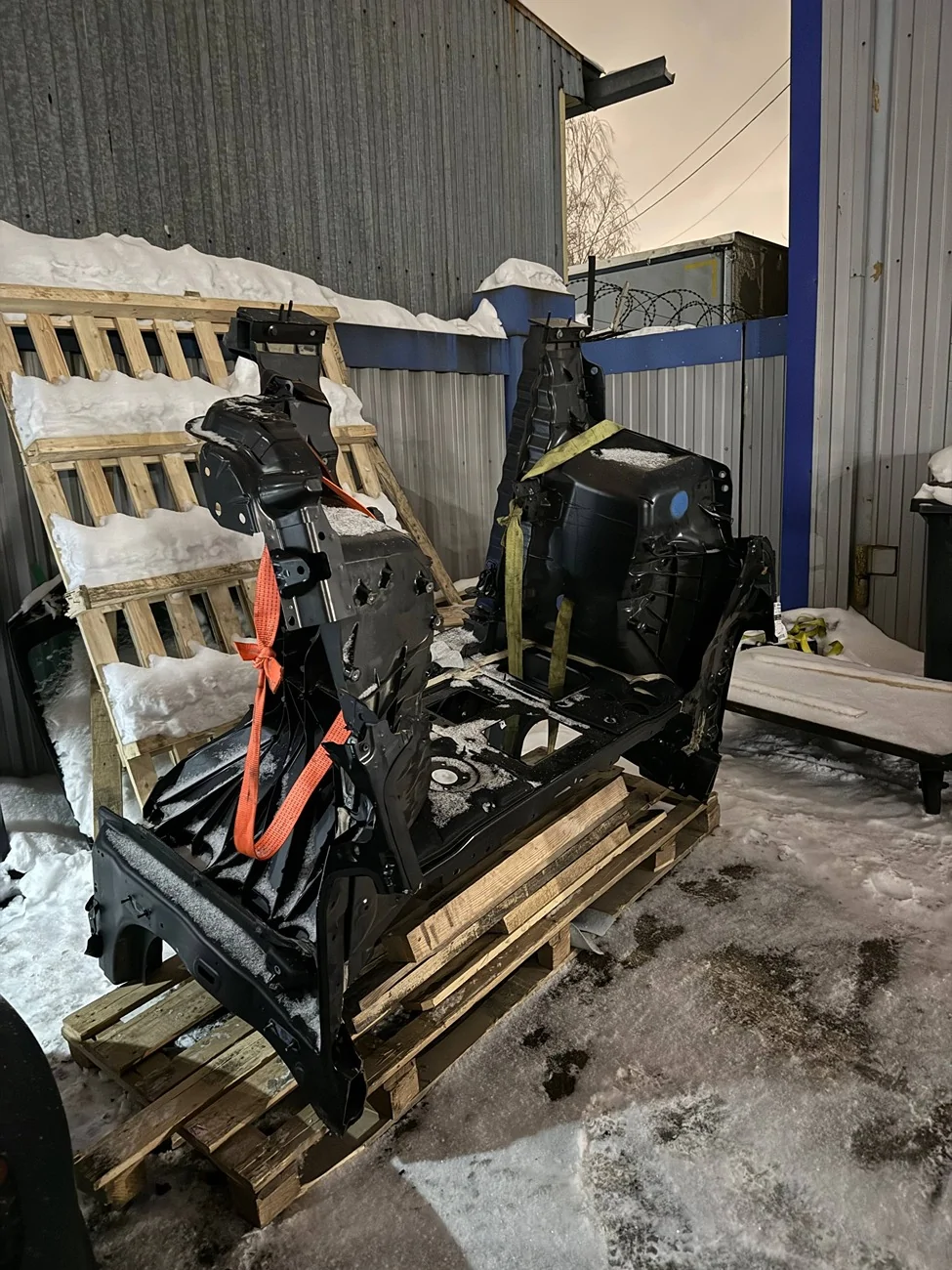 Tesla Cybertruck Cybertruck repair after major accident (damage to aluminum structure, engine subframe and steering rack) photo_2026-02-20_09-57-53