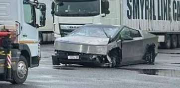 Tesla Cybertruck Cybertruck repair after major accident (damage to aluminum structure, engine subframe and steering rack) 1772036658455-73
