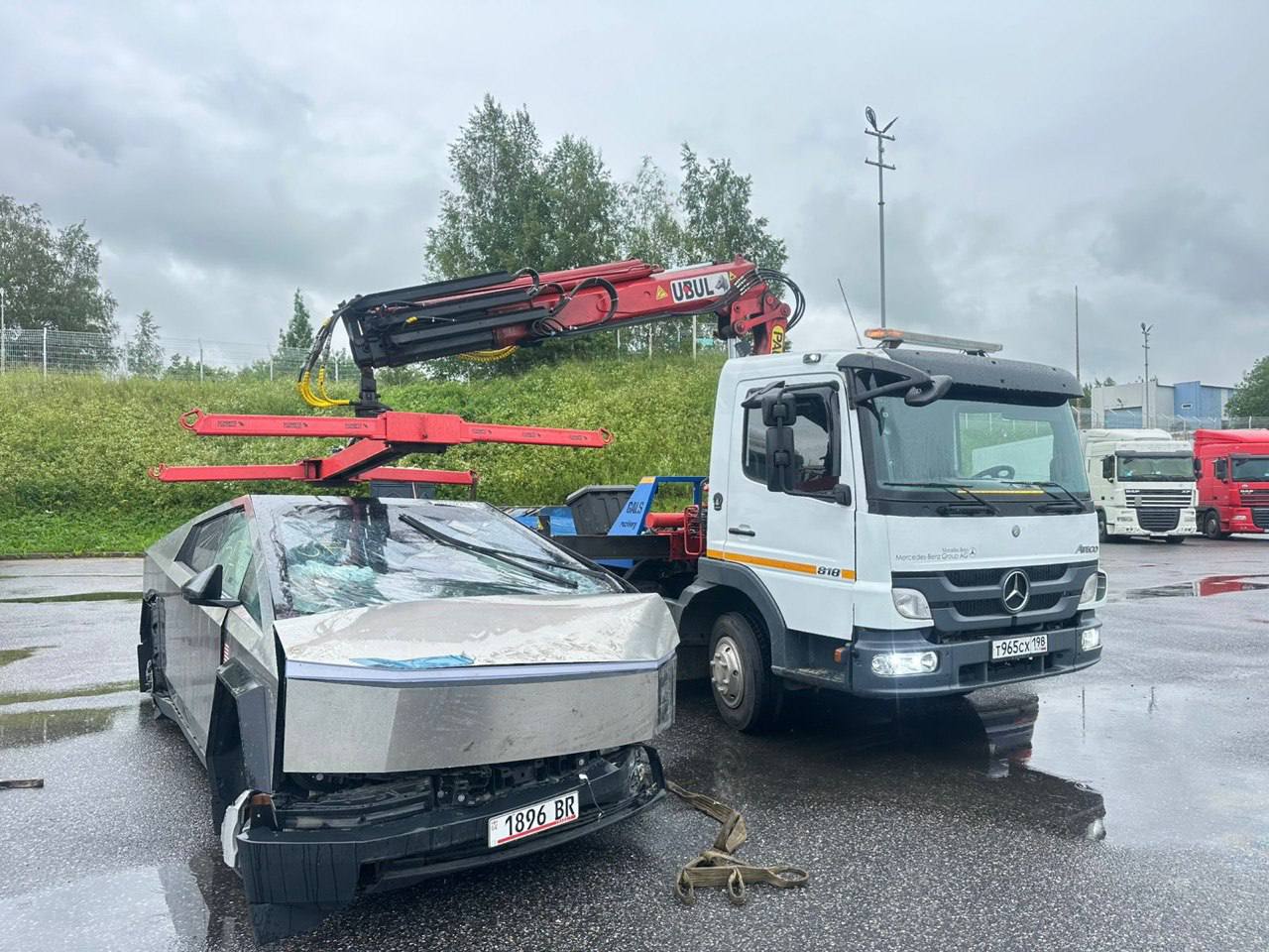 Tesla Cybertruck Cybertruck repair after major accident (damage to aluminum structure, engine subframe and steering rack) photo_2026-02-25_23-23-28