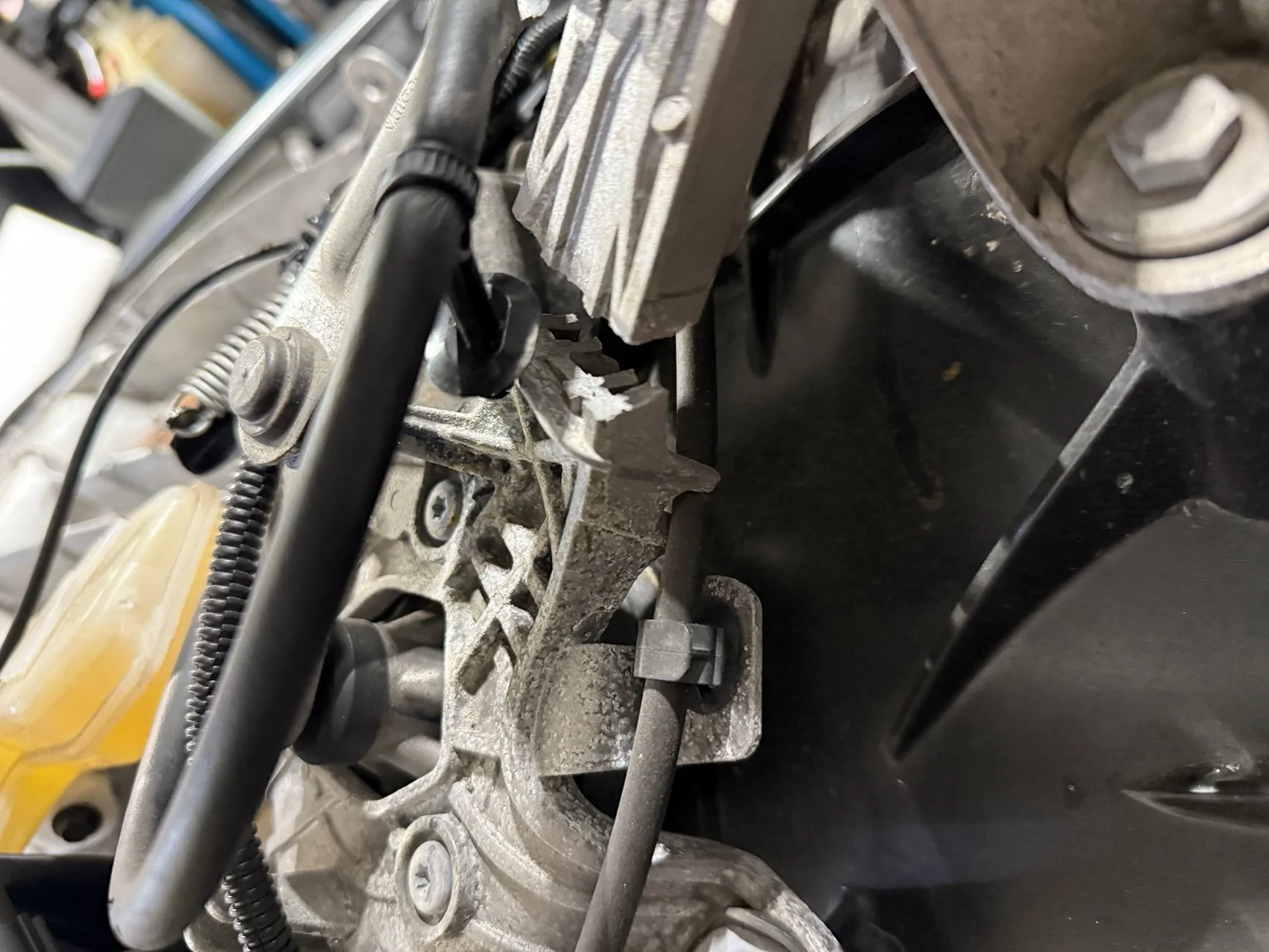Tesla Cybertruck Cybertruck repair after major accident (damage to aluminum structure, engine subframe and steering rack) photo_2026-02-26_10-42-11