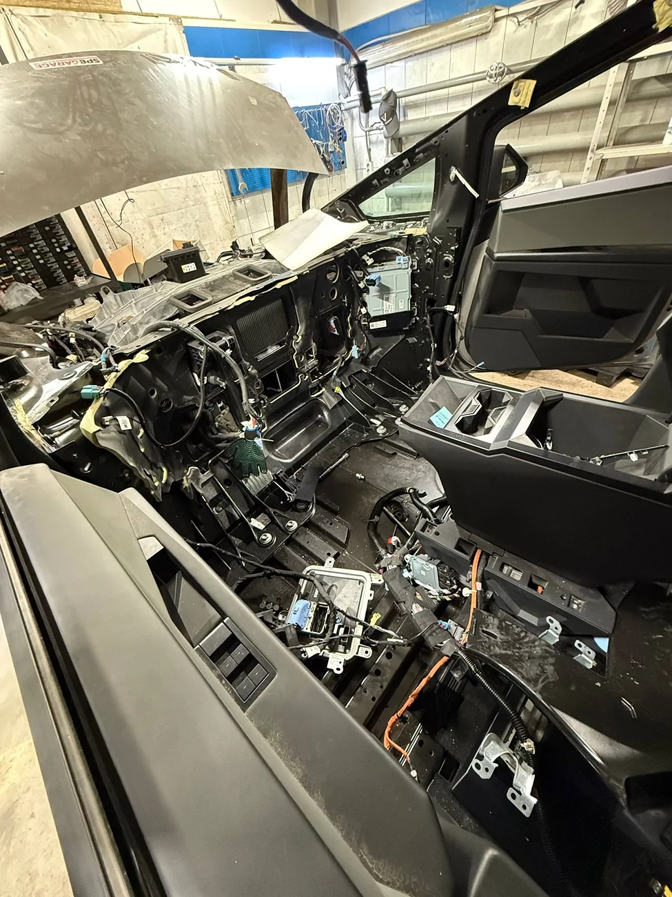 Tesla Cybertruck Cybertruck repair after major accident (damage to aluminum structure, engine subframe and steering rack) photo_2026-02-26_10-42-21