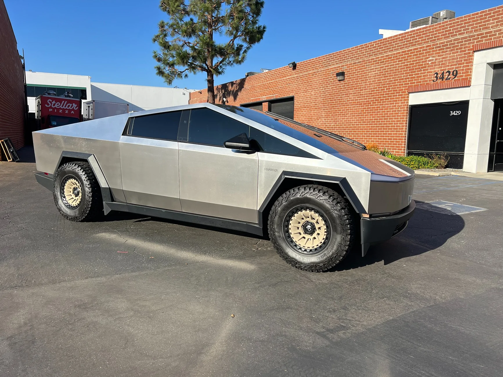 Tesla Cybertruck 18x9 Black Rhino Barrage + 305/70/18 Mickey Thompson Baja Boss M/T – 16k miles – Great Look, Minor Rub at Full Lock E3C6BC0E-E0E6-4DAF-A1BB-1FA2E18339BE