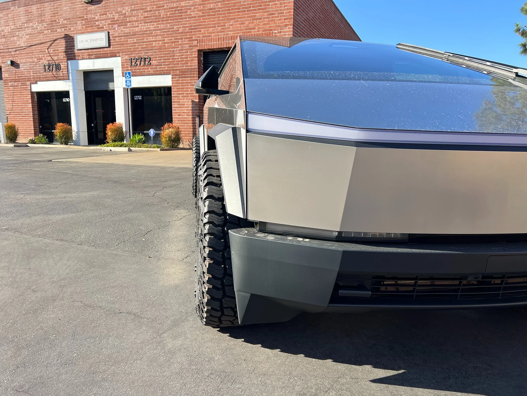 Tesla Cybertruck 18x9 Black Rhino Barrage + 305/70/18 Mickey Thompson Baja Boss M/T – 16k miles – Great Look, Minor Rub at Full Lock F8698BE4-45B0-4390-B904-D798D5DB3628