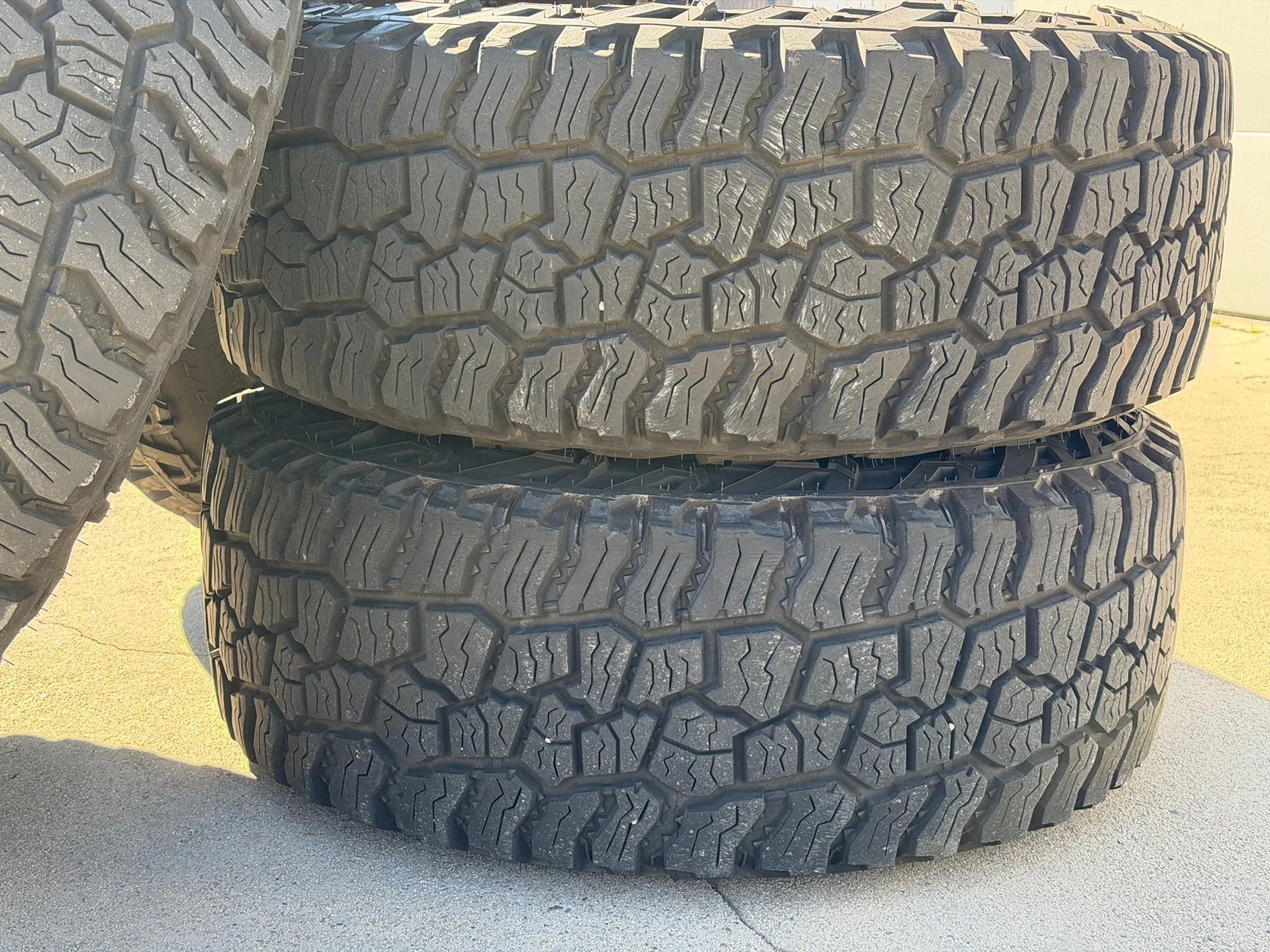 Tesla Cybertruck 18x9 Black Rhino Barrage + 305/70/18 Mickey Thompson Baja Boss M/T – 16k miles – Great Look, Minor Rub at Full Lock IMG_5861