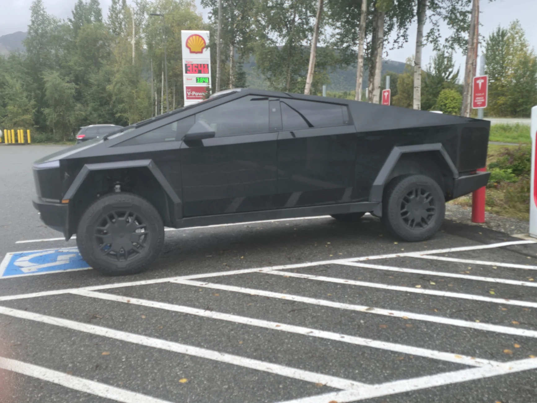 Tesla Cybertruck 18x9 Black Rhino Barrage + 305/70/18 Mickey Thompson Baja Boss M/T – 16k miles – Great Look, Minor Rub at Full Lock 20250910_141238