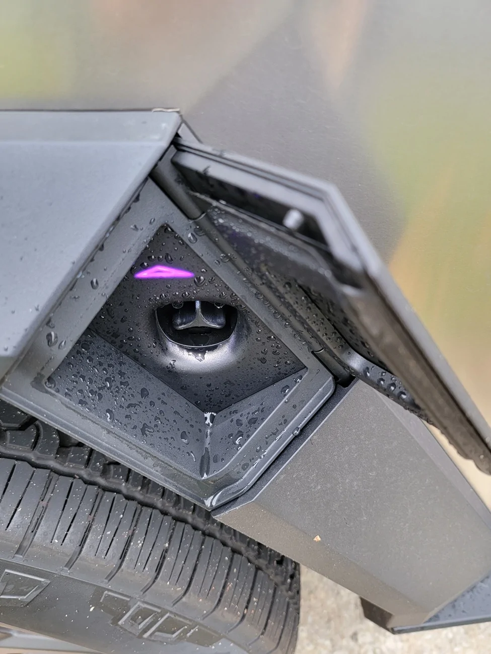 Tesla Cybertruck Purple light when charge bay door opened but unplugged? 1000099504