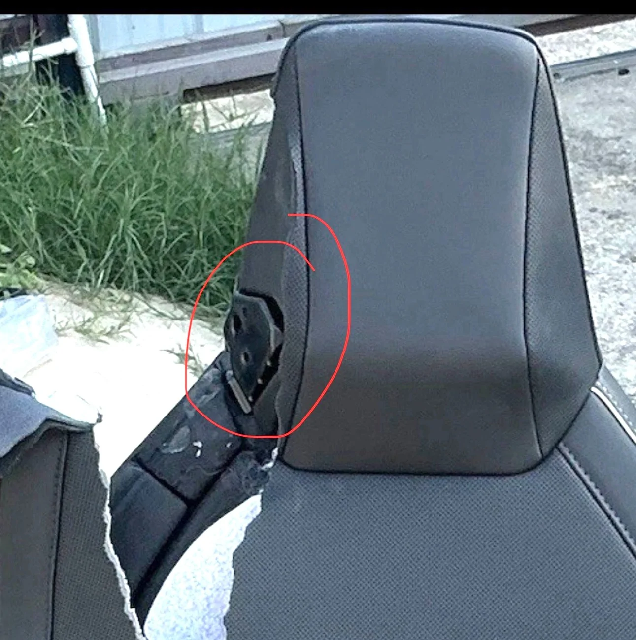 Tesla Cybertruck Active Road Noise Reduction (Active Noise Cancellation (ANC)) Now Available on Cybertruck! Cybertruck's noise-cancelling microphones (%22Cyber Scallops%22) located in the seat headrest 2