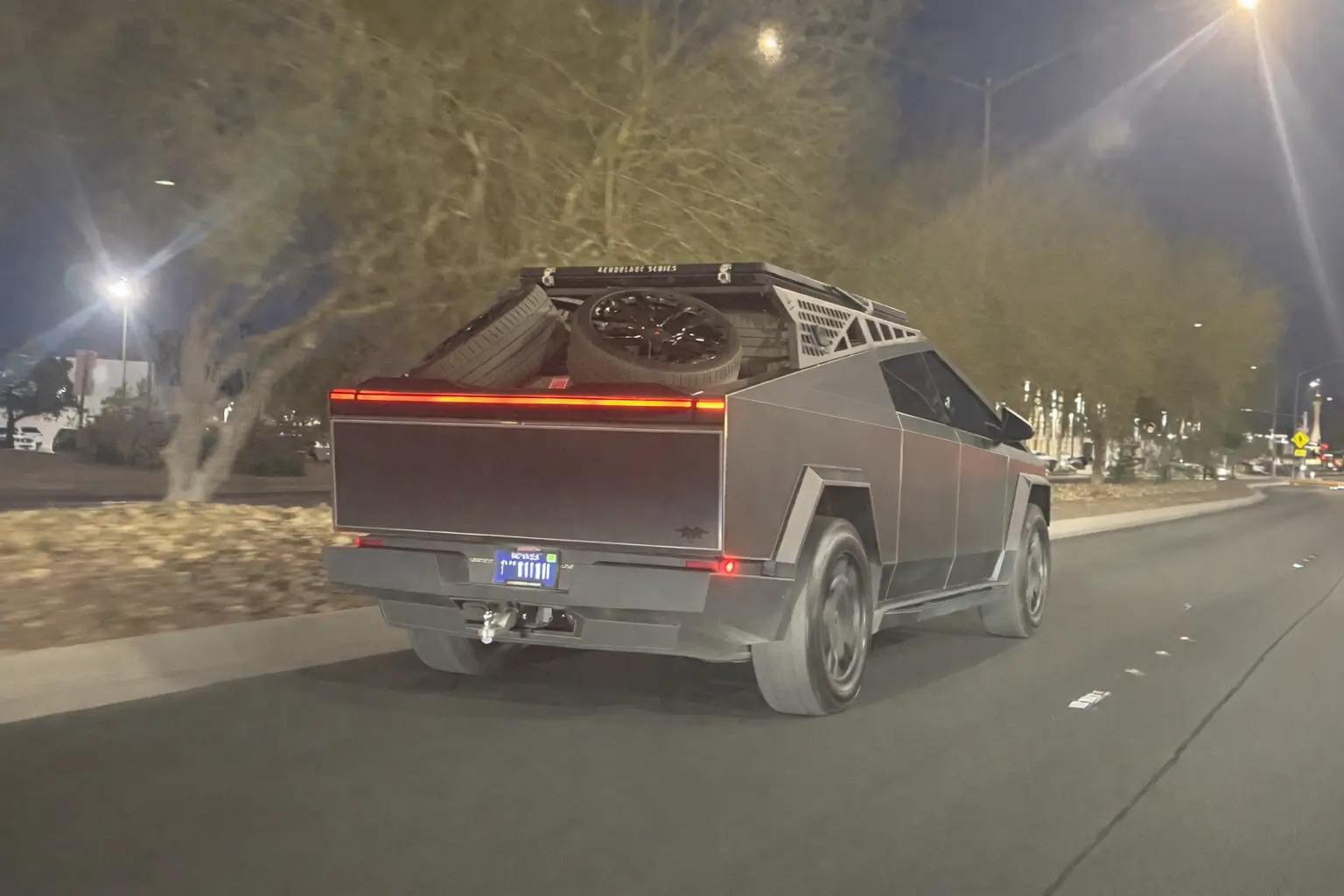 Tesla Cybertruck What Are You Hauling in your Cybertruck? 🦾 👷‍♂️ 450AEC93-FE0C-4C90-BCDD-461D7EC74390