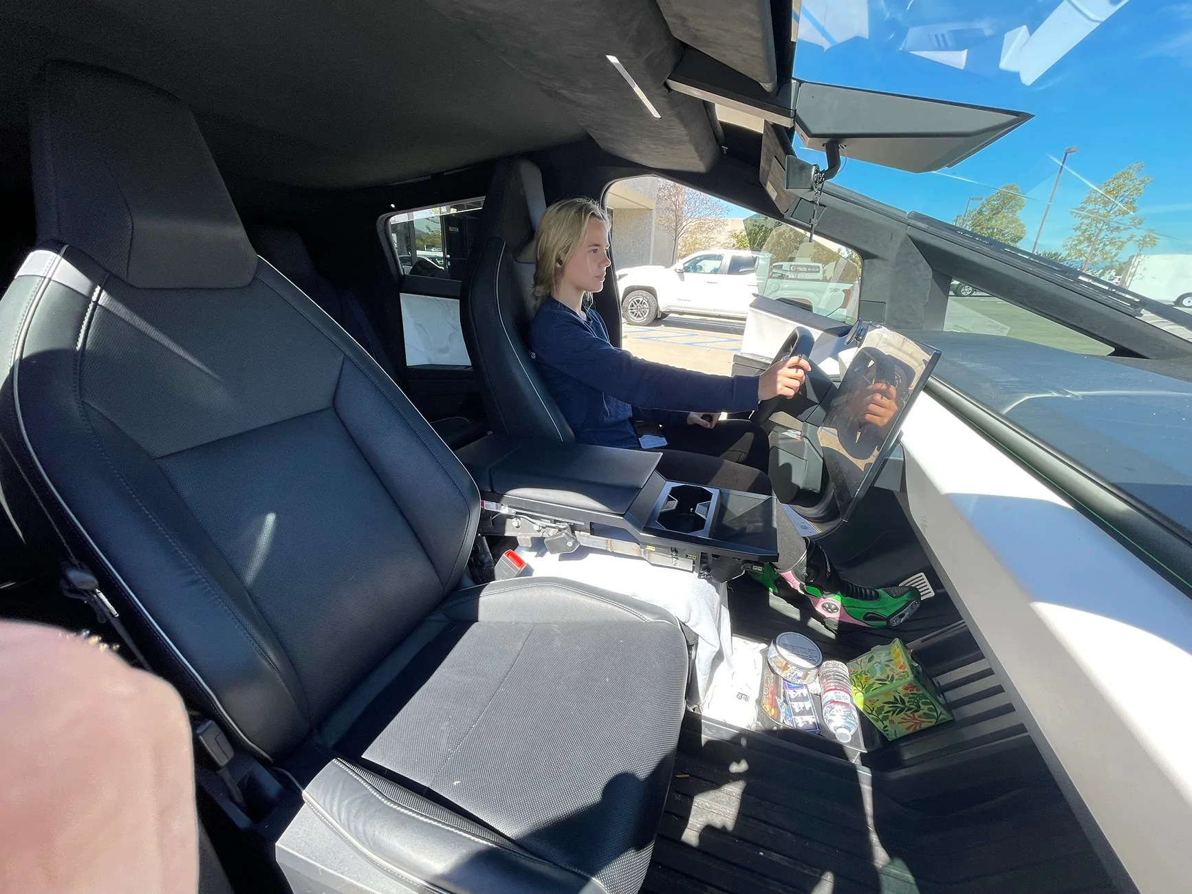 Tesla Cybertruck 6 or 7 Seater Need IMG_2487