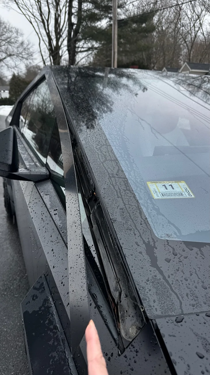 Tesla Cybertruck CT top panel coming lose. 😒 IMG_4368