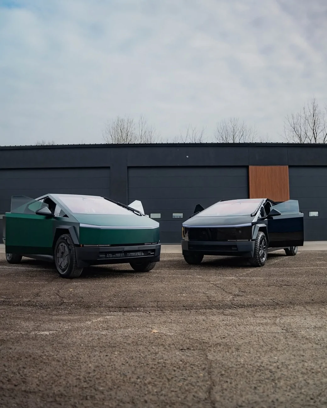 Tesla Cybertruck Matte vs Gloss. What would you choose? SnapInsta.to_649269625_18575350840045050_4176962686794627785_n