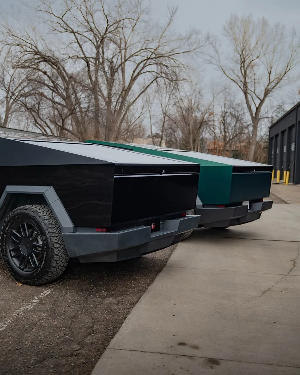 Tesla Cybertruck Matte vs Gloss. What would you choose? SnapInsta.to_648293999_18575350849045050_3616947541489871780_n