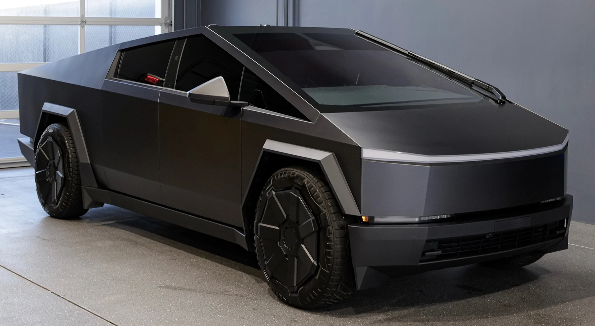 Tesla Cybertruck Matte vs Gloss. What would you choose? Bulletproof Auto Spa Mike CT-1